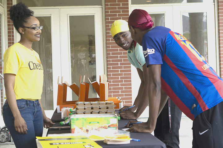 Krystal Bradley, Beaumont native, runs the stand where Matthew Whiteing and Jonathan Pamugo Jr., Stanford write encouraging notes to put inside “MATTERboxes,” in front of Brooks-Shivers Dining Hall, March 28. UP photo by Abigail Pennington