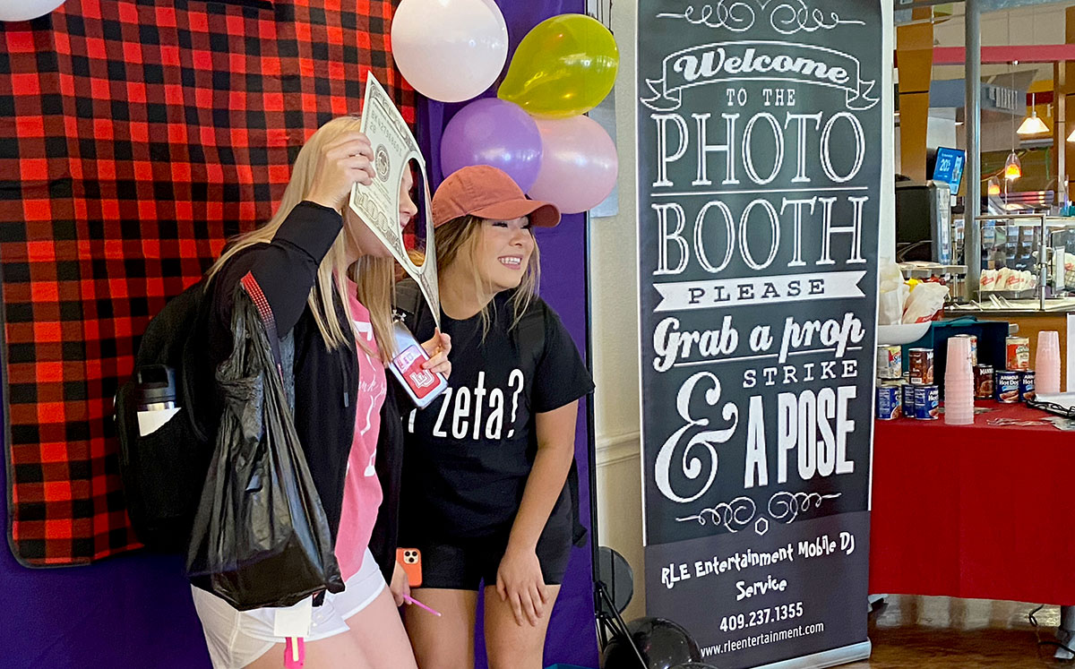 Students pose at a photo booth during Food Festi-ful in Brooks-Shivers Dining Hall, Sept. 24. UP photo by Madelyn Sims