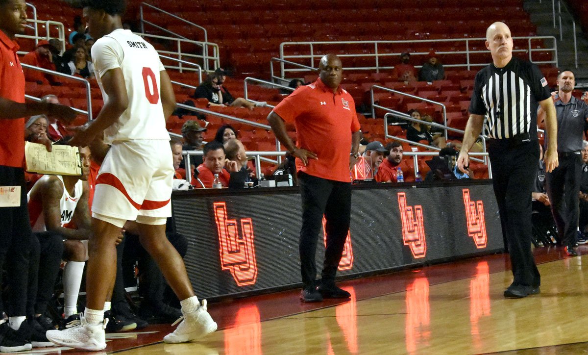 Brooks returns to hoops home