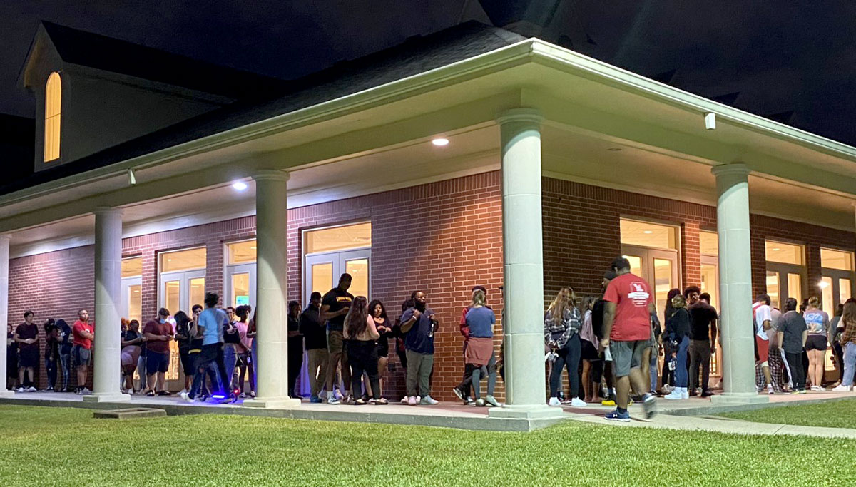 Students lined up around the Brooks-Shivers Dining Hall for Late Night Breakfast, Nov. 10, part of the Homecoming week festivities. UP photo by Maddie Sims