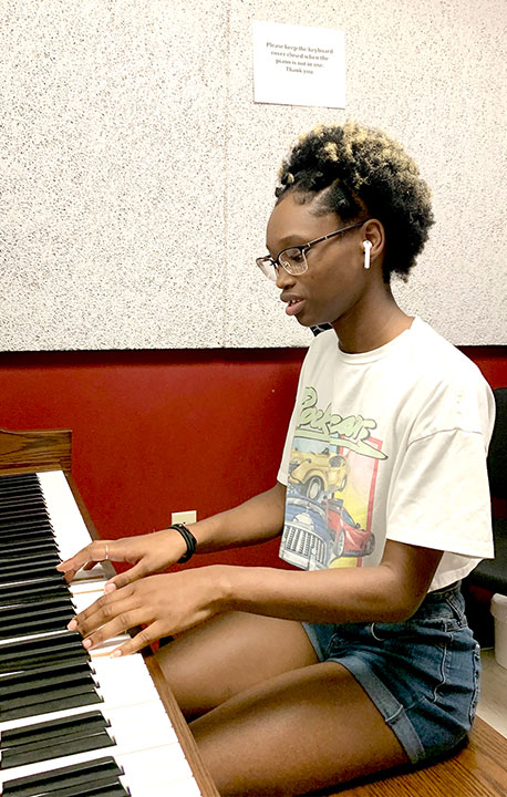 eboni singing