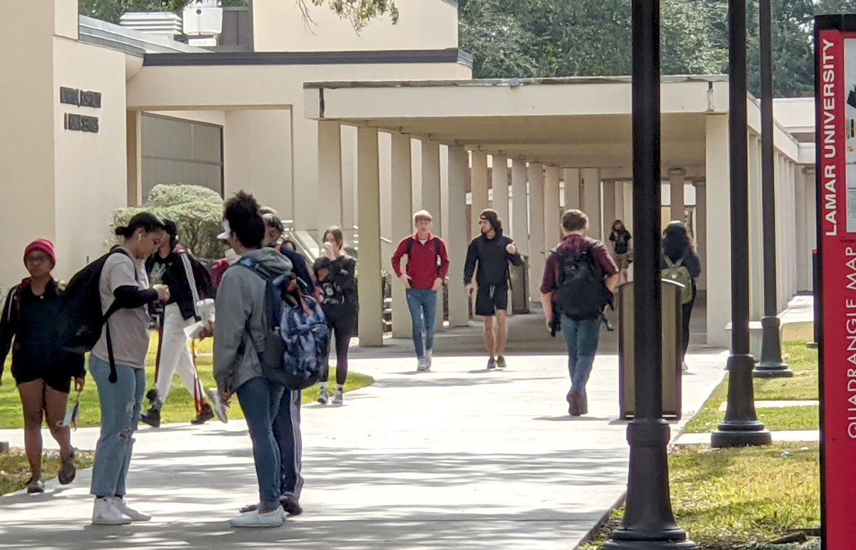 Students walk toward the Quad between classes on the Lamar University campus, Feb. 2, 2022. UP photo by Ginger Kovar