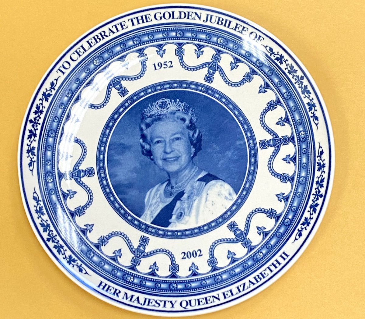 A memorabilia plate of Queen Elizabeth II. UP photo by Maddie Sims.