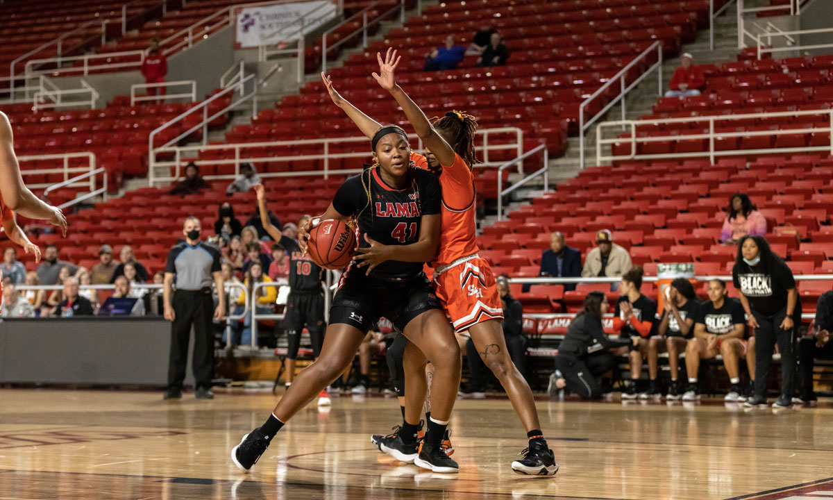 Davis won WAC Freshman of the Week for the fifth time prior to the game against the Bearkats. Photo Credit: Brian Quijada.