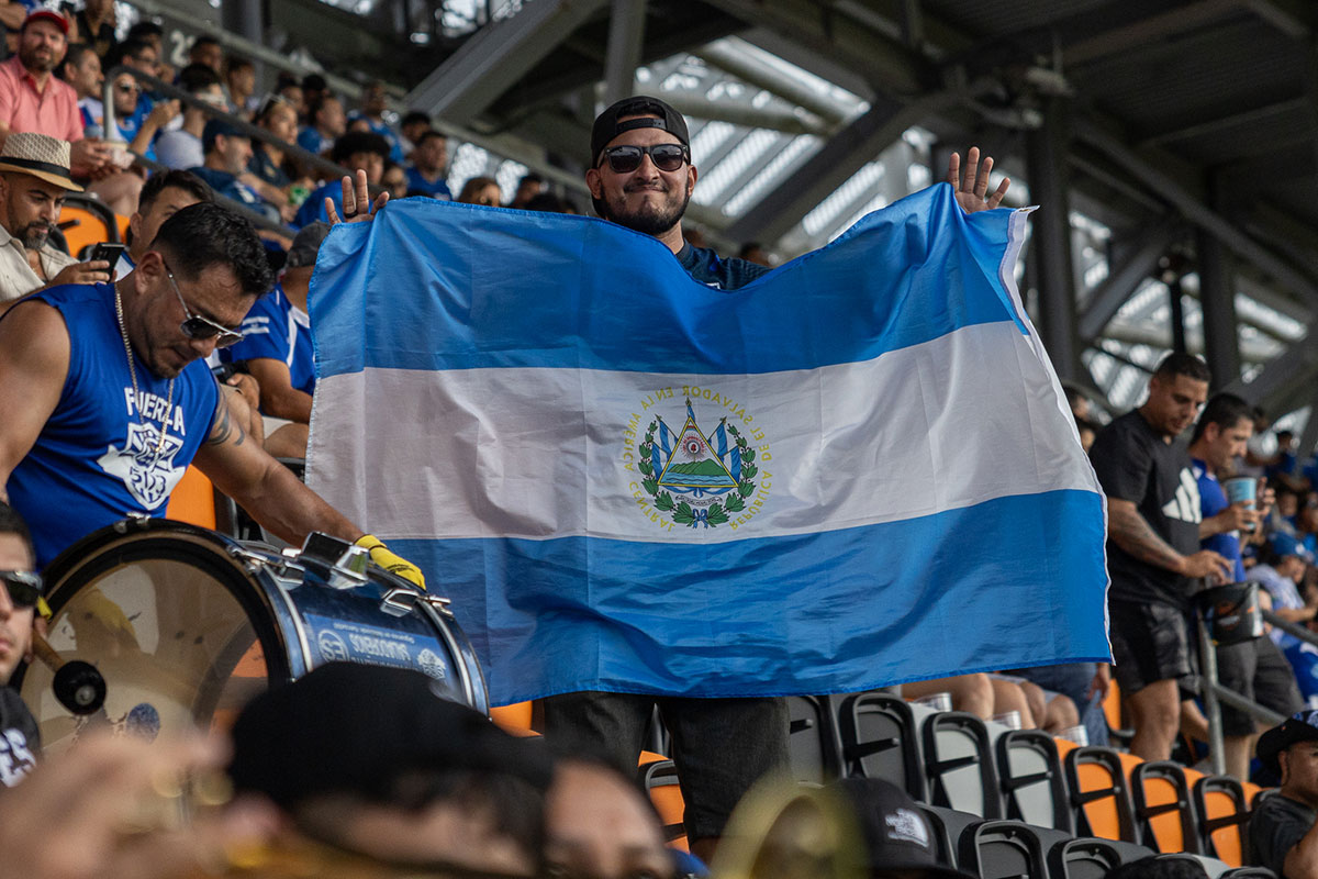 A fan waves the El Salvador flag inside of Shell Energy Stadium in Houston, July 4th. UP photo by Brian Quijada.
