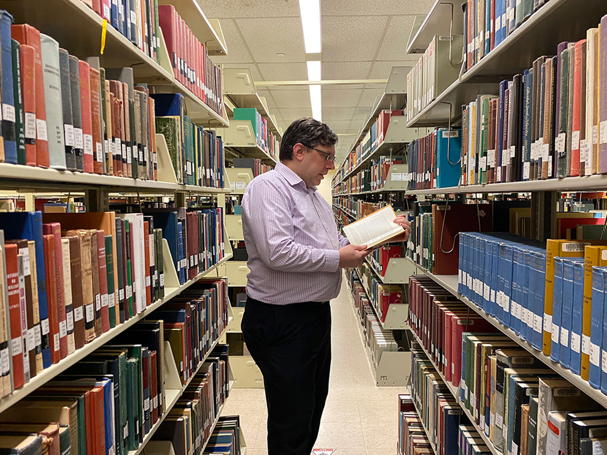 Michael Saar, Gray Library interim dean, peruses the shelves, Feb. 16. UP photo by Reina Morgan.