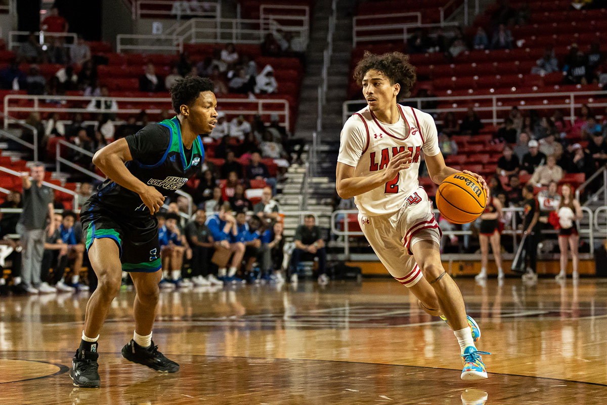 Freshman guard Nate Calmese dribbles past Texas A&M-Corpus Christi defender, Jan 19, at the Montagne Center. UP image by Brian Quijada.