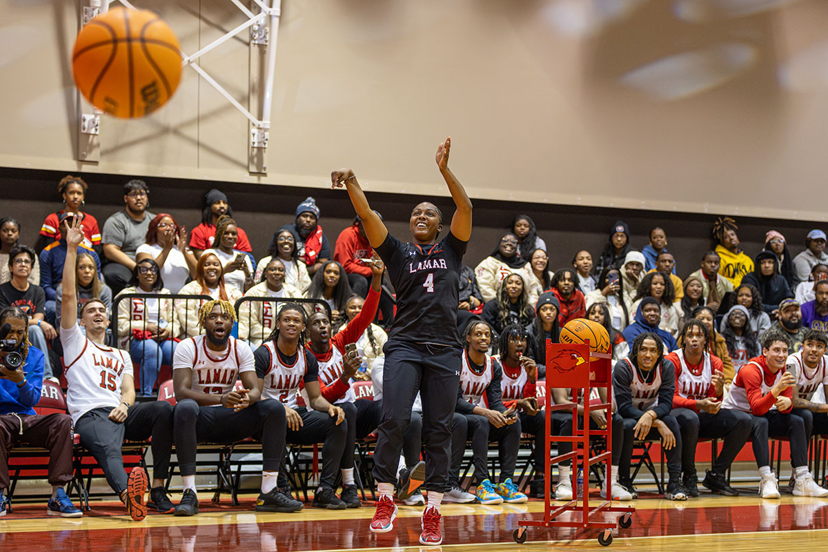 Lady Cardinal guard Brooklyn Mitchell competes in the three-point contest during the McDonald Mayhem, Oct. 30, in McDonald Gym. UP photo by Brian Quijada.