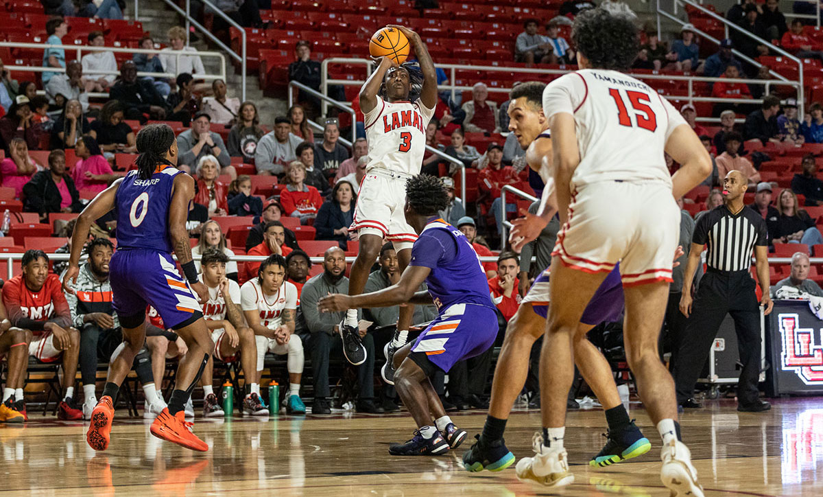 Cardinals Edged by Northwestern State