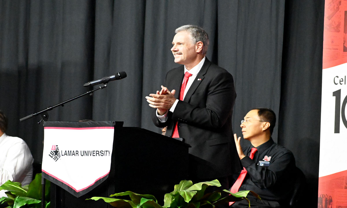 LU President Taylor gives convocation address