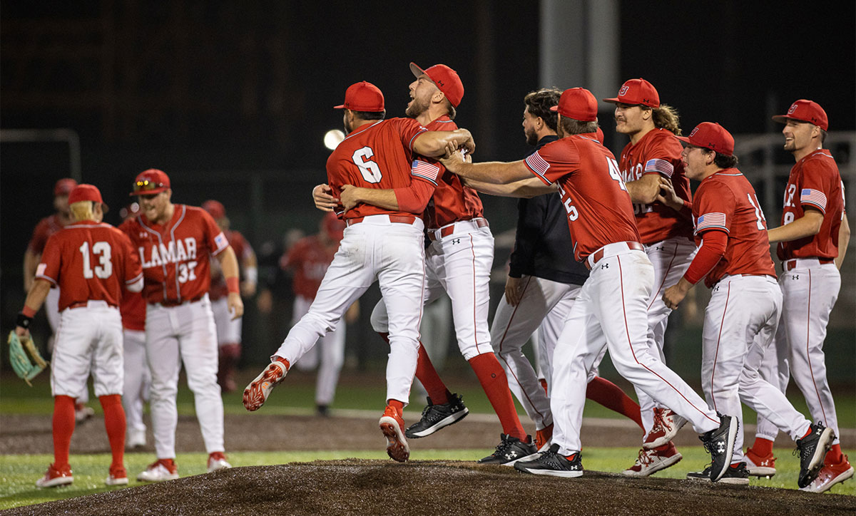 Cardinals Beat K-State, Remain Undefeated