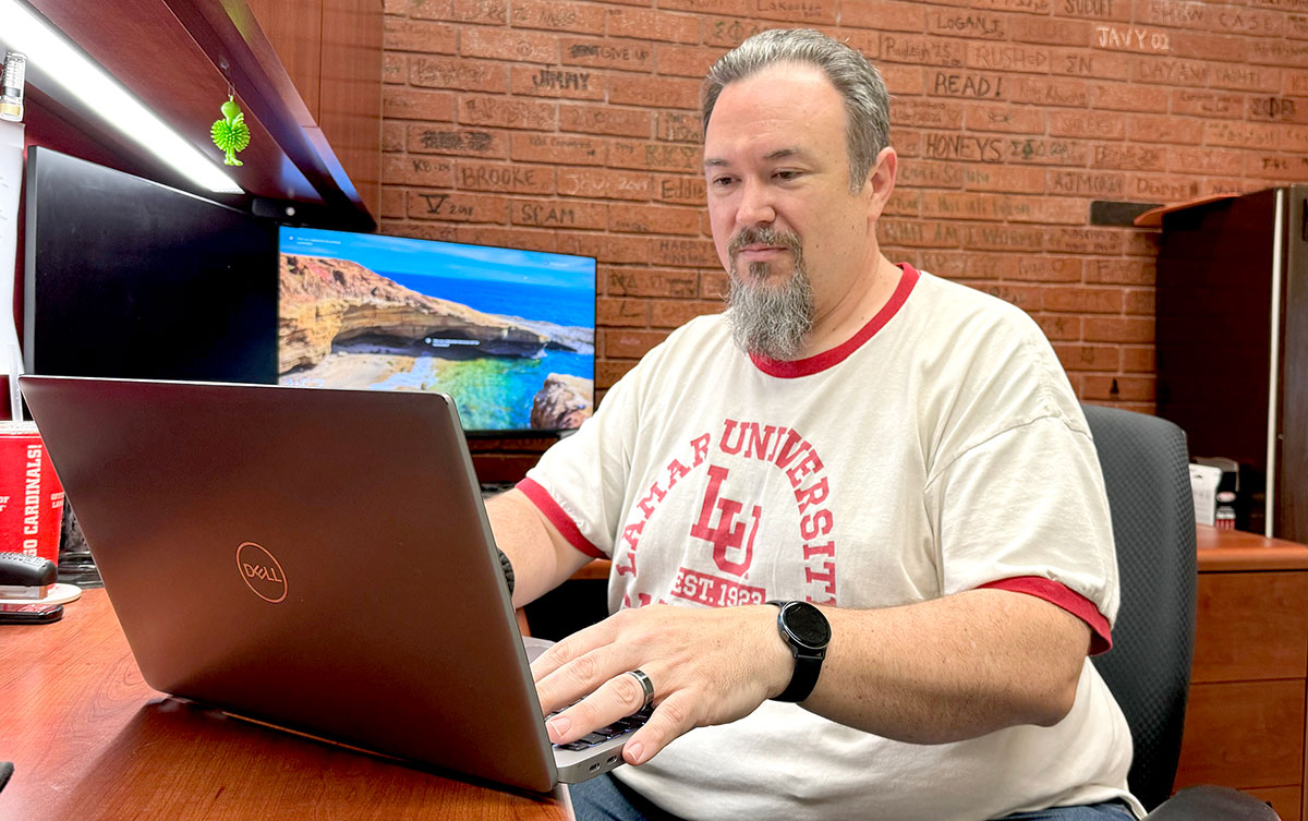 LU expands laptop loaner program