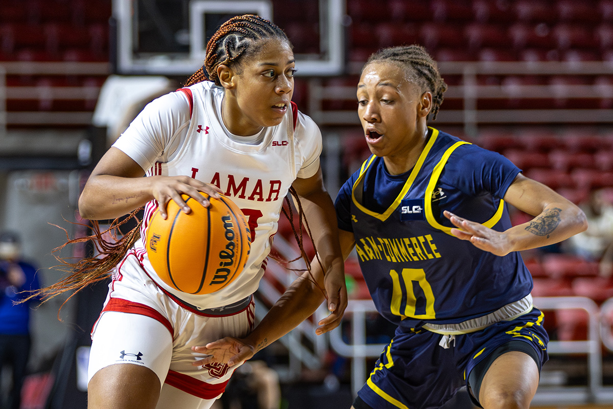 LU guard R’Mani Taylor dribbles past TAMU-C defender to score the basket, Jan. 18, in the Montagne Center. UP photo by Brian Quijada.