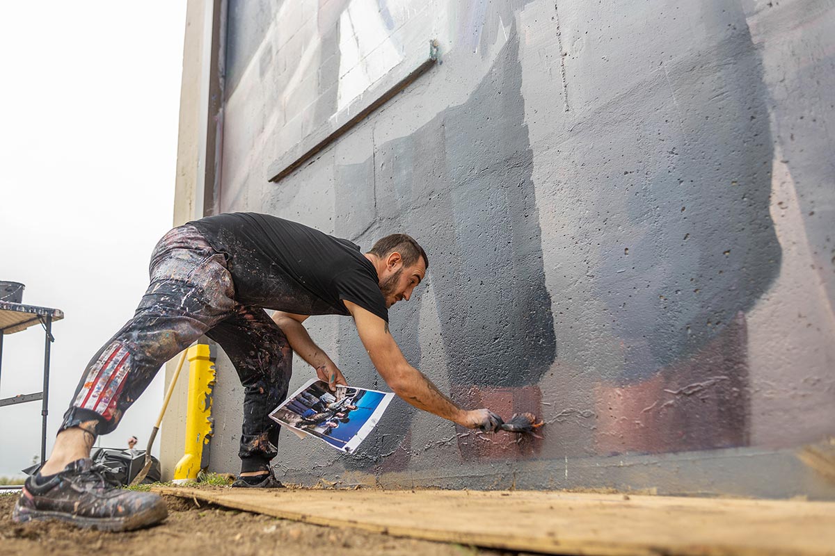 Slim Safont adds finishing touches to his mural during the Mural fest in downtown Beaumont, TX, March 3. UP photo by Brian Quijada.