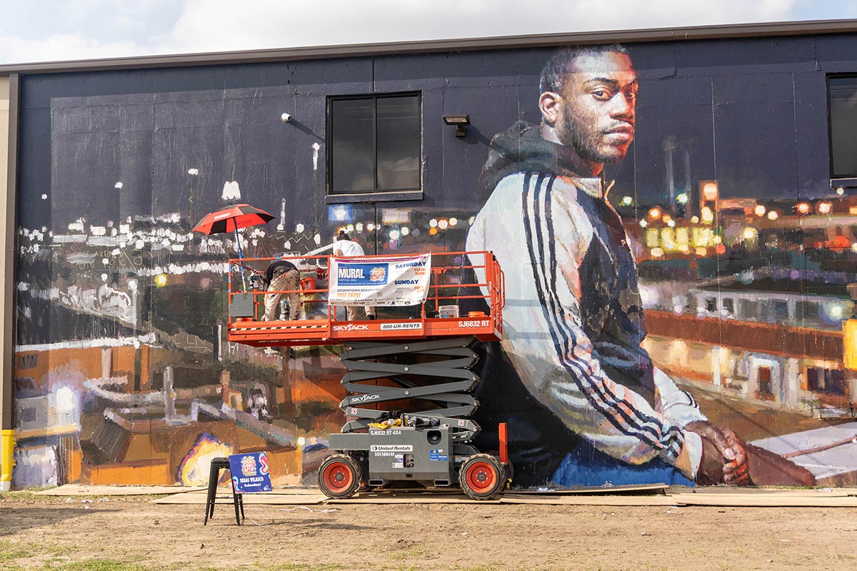 Sebas Velasco and Jose Delou paint their mural Mural fest in downtown Beaumont, TX, March 2. UP photo by Carlos Viloria.