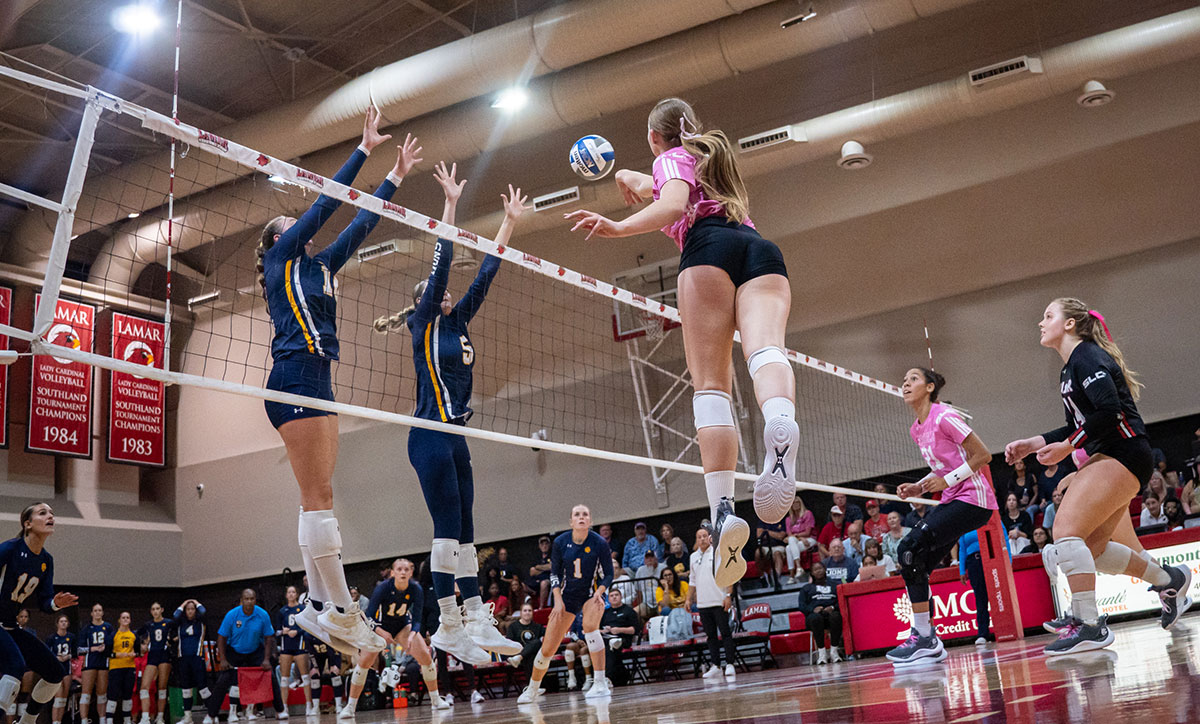 Lamar volleyball sweeps Texas AM Commerce