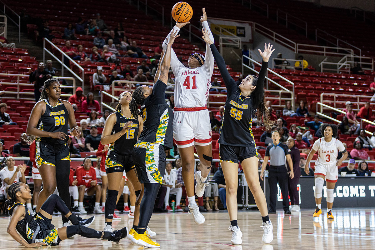 LU forward Akasha Davis scores from the paint against two SELA defenders at the Neches Arena at the Montage Center, Jan. 27.