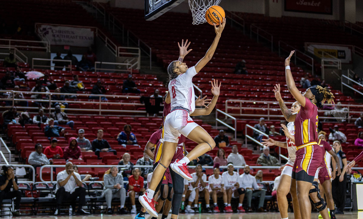 Lady Cards dominate UL Monroe in 71-60 win