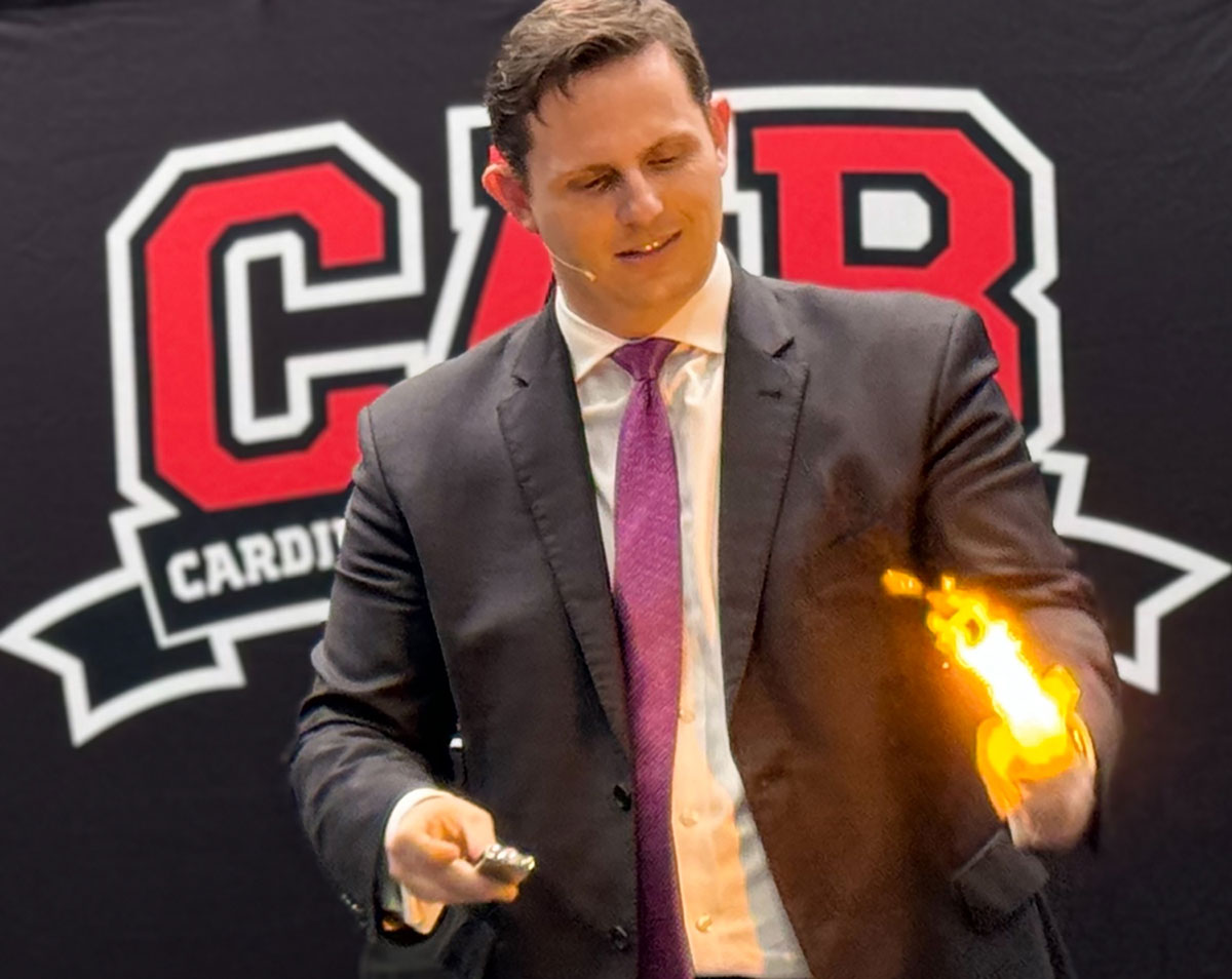 CAB hosts champion magician on campus