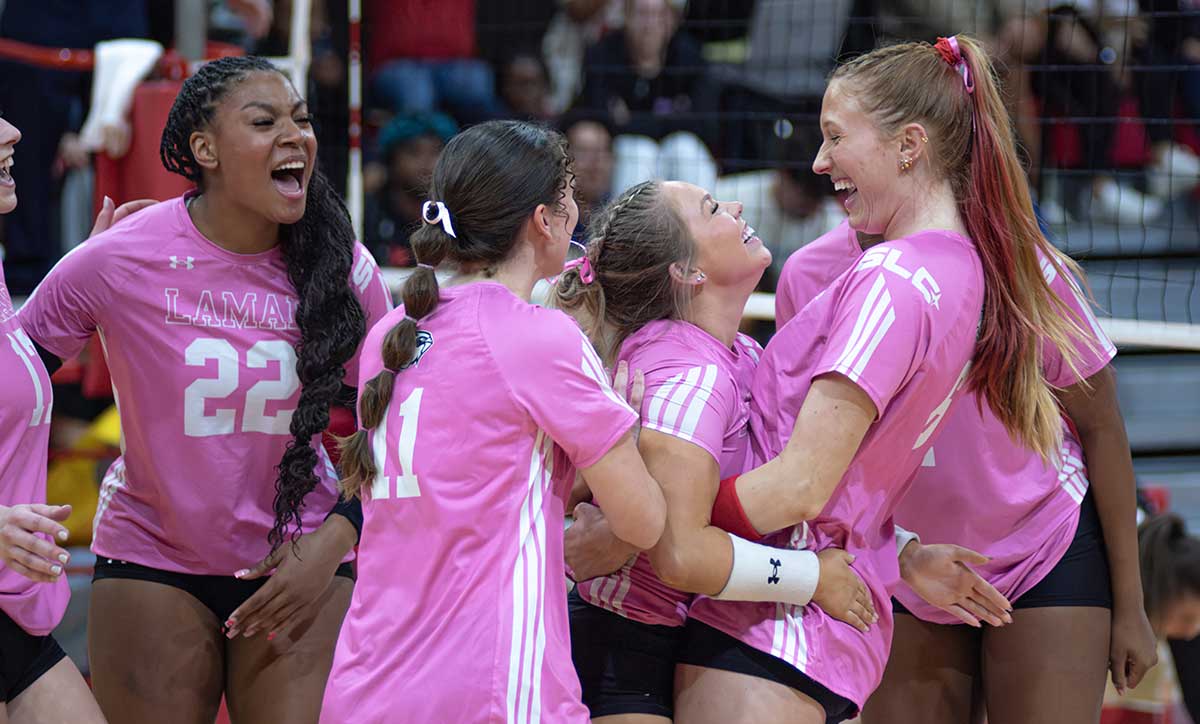 Volleyball runs win streak to 9