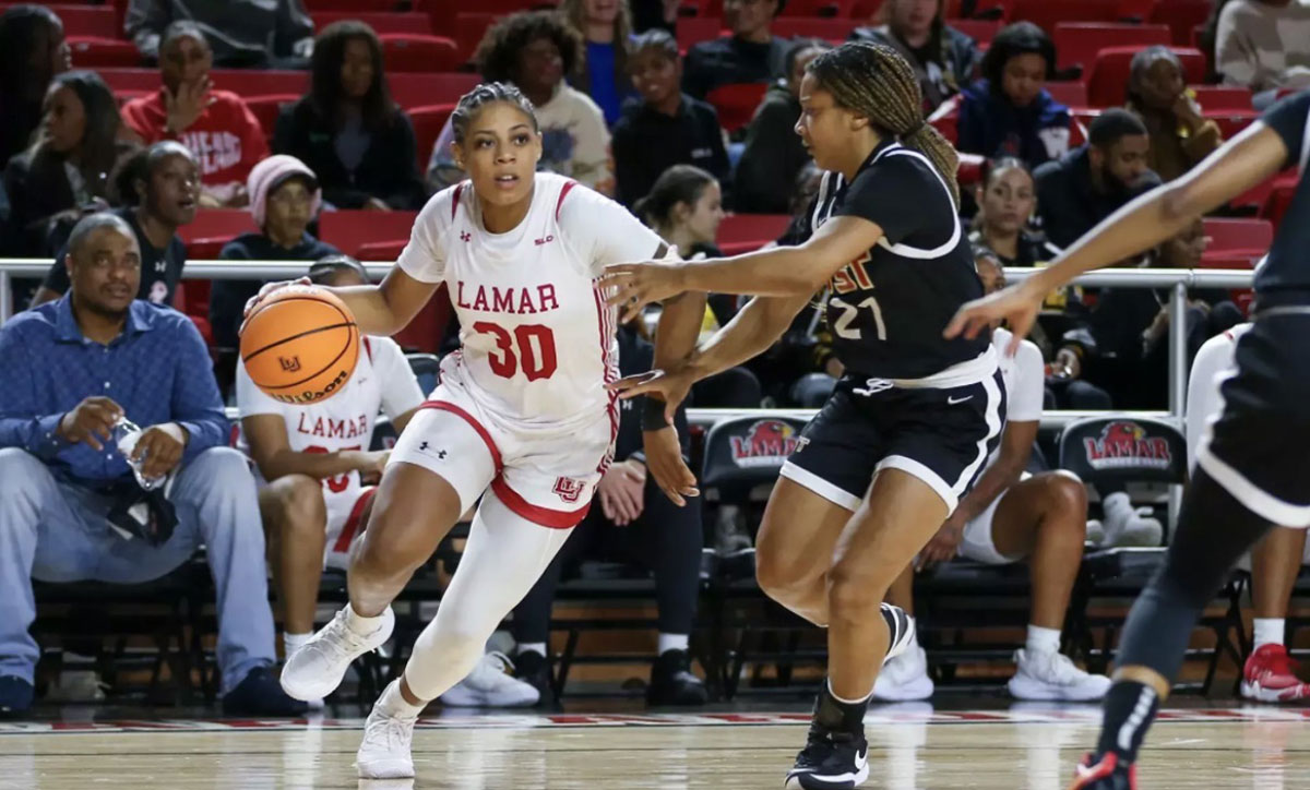 Lady Cards eye tourney title