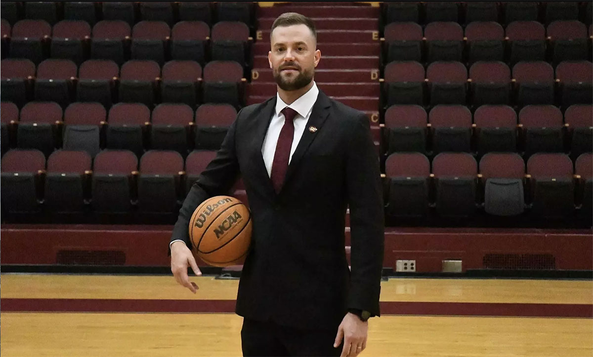 Fee named men’s hoops coach