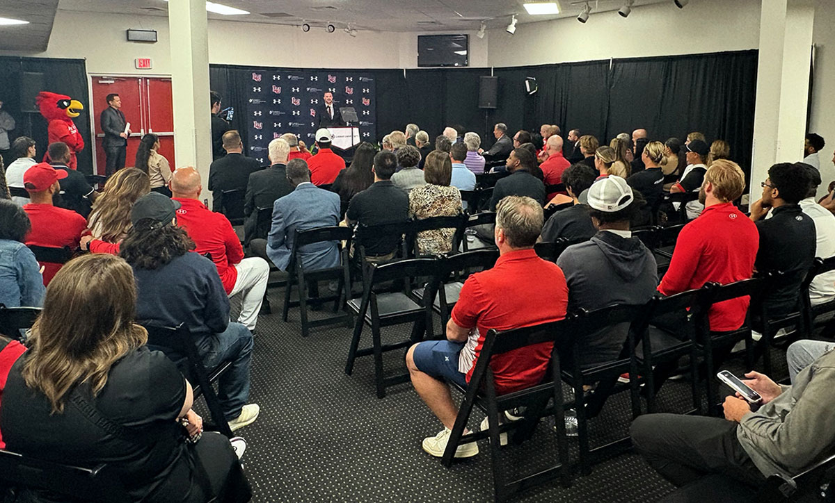 Fee new men’s hoops coach